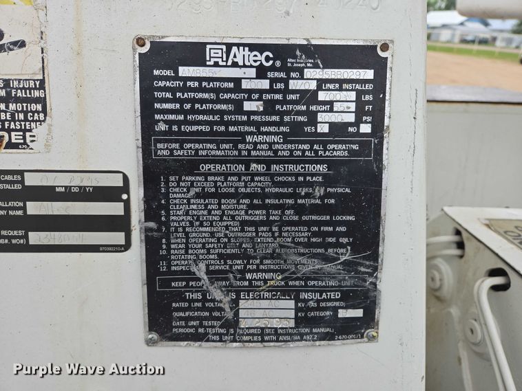 image for item DT7215 1995 Freightliner FL70 bucket truck