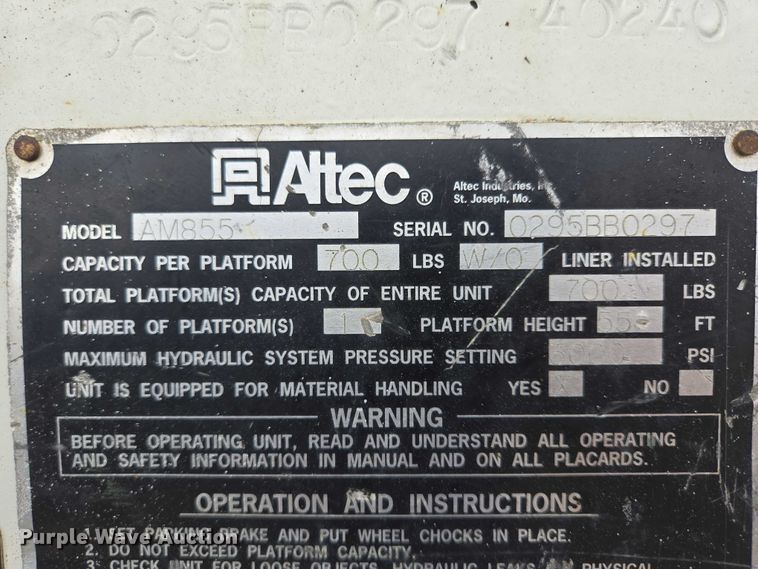 image for item DT7215 1995 Freightliner FL70 bucket truck