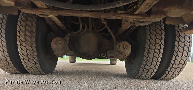 image for item DT7215 1995 Freightliner FL70 bucket truck