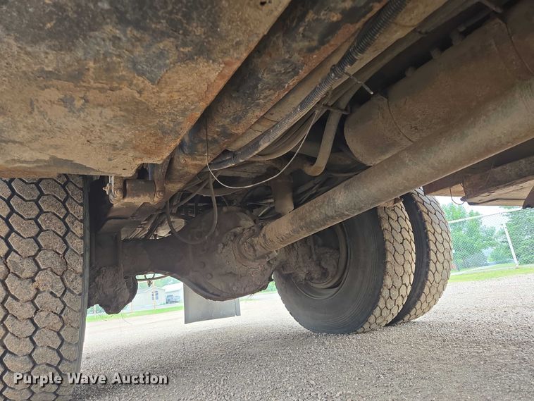 image for item DT7215 1995 Freightliner FL70 bucket truck