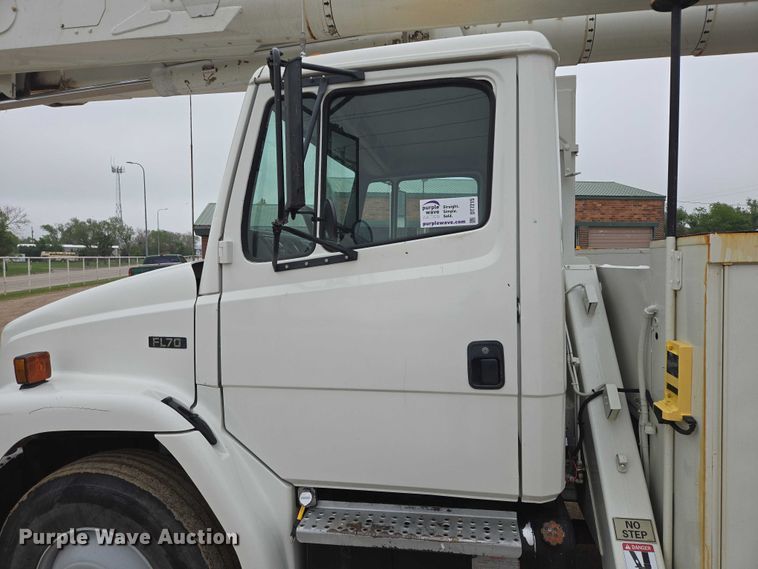 image for item DT7215 1995 Freightliner FL70 bucket truck