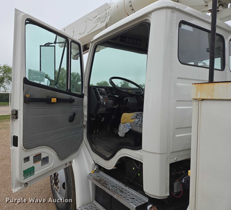 image for item DT7215 1995 Freightliner FL70 bucket truck