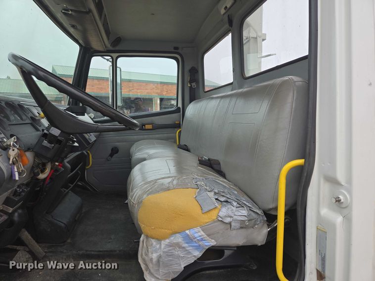 image for item DT7215 1995 Freightliner FL70 bucket truck