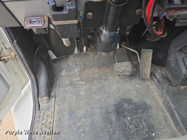 image for item DT7215 1995 Freightliner FL70 bucket truck