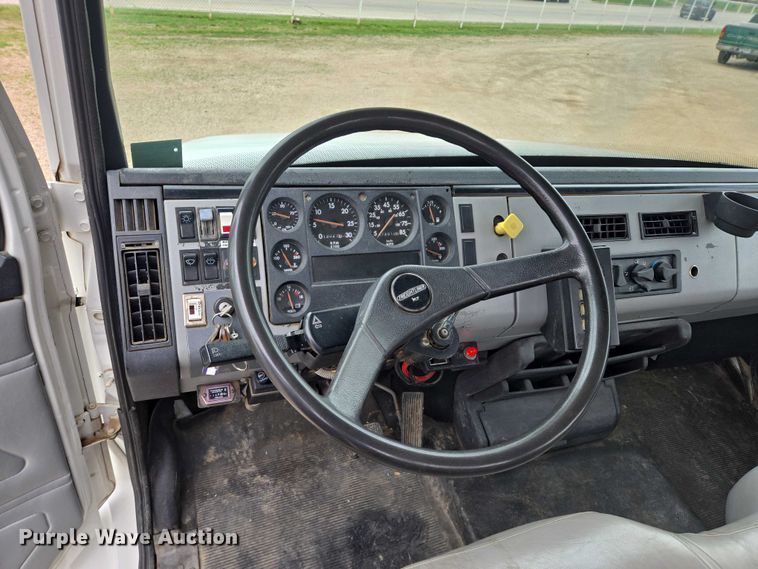 image for item DT7215 1995 Freightliner FL70 bucket truck