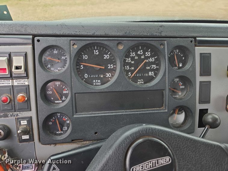 image for item DT7215 1995 Freightliner FL70 bucket truck