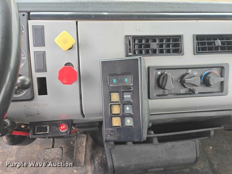 image for item DT7215 1995 Freightliner FL70 bucket truck