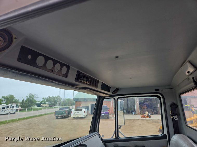 image for item DT7215 1995 Freightliner FL70 bucket truck