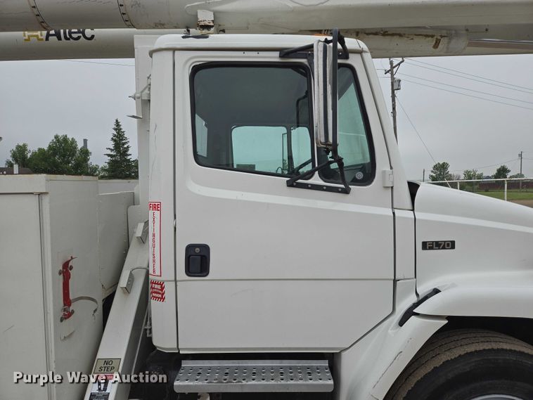 image for item DT7215 1995 Freightliner FL70 bucket truck