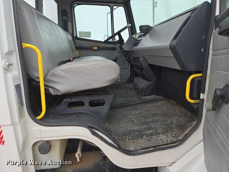 image for item DT7215 1995 Freightliner FL70 bucket truck