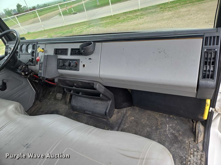 image for item DT7215 1995 Freightliner FL70 bucket truck