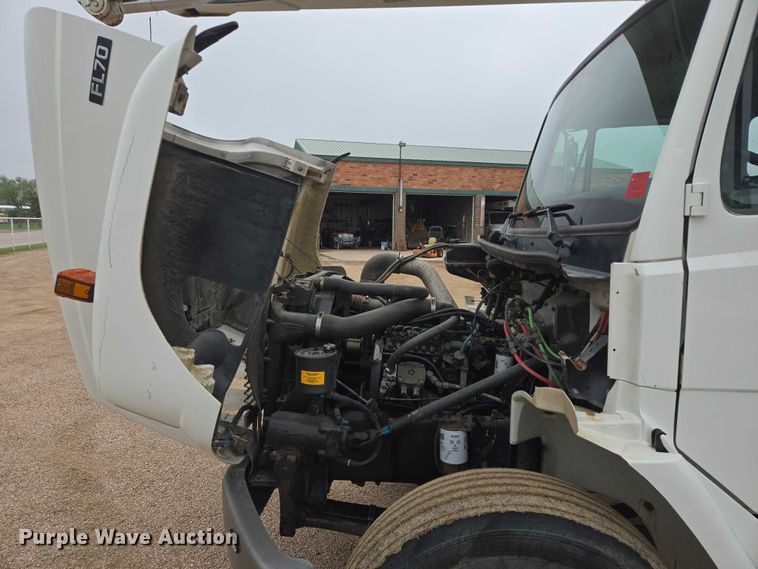 image for item DT7215 1995 Freightliner FL70 bucket truck