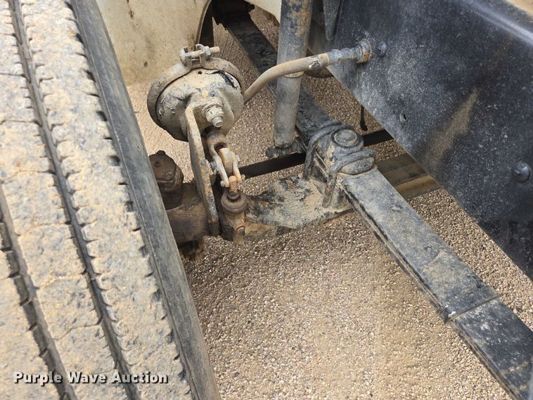 image for item DT7215 1995 Freightliner FL70 bucket truck