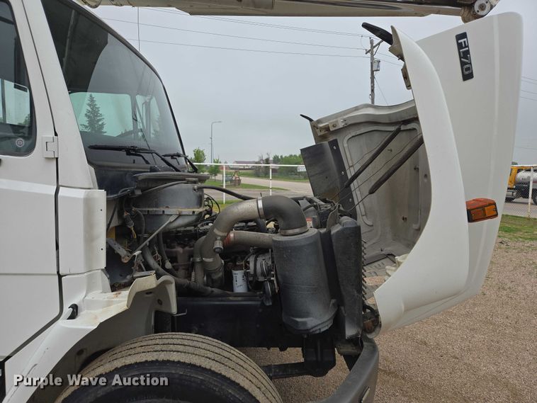 image for item DT7215 1995 Freightliner FL70 bucket truck