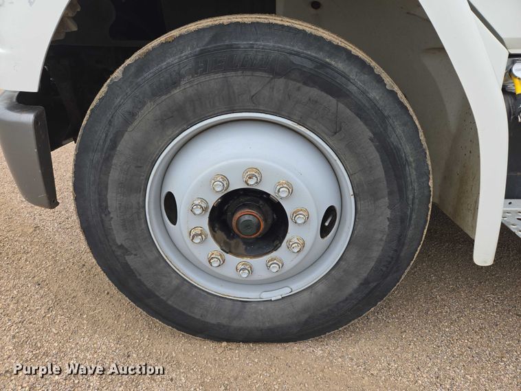 image for item DT7215 1995 Freightliner FL70 bucket truck