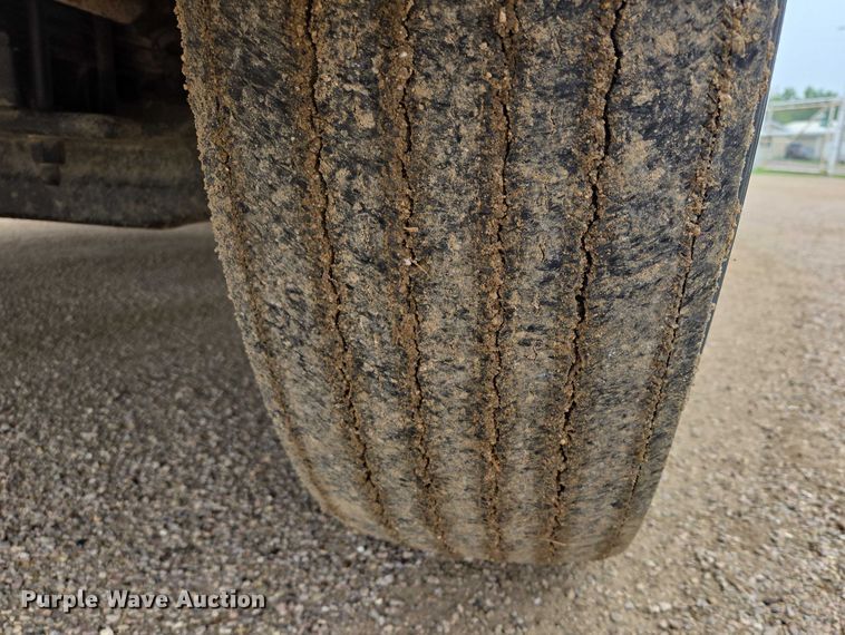 image for item DT7215 1995 Freightliner FL70 bucket truck