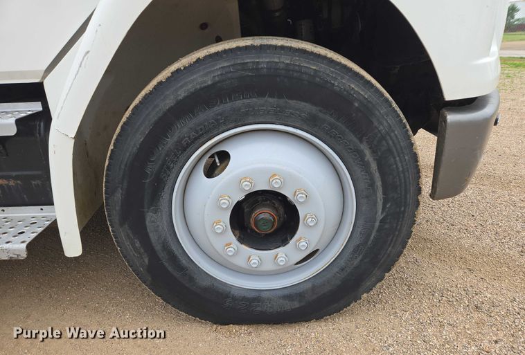 image for item DT7215 1995 Freightliner FL70 bucket truck