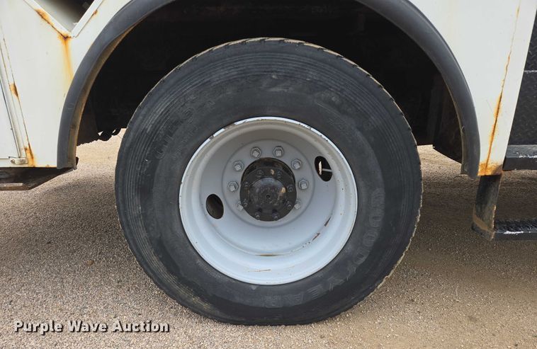 image for item DT7215 1995 Freightliner FL70 bucket truck