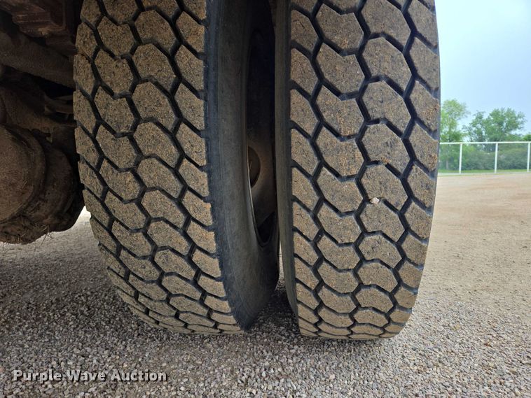 image for item DT7215 1995 Freightliner FL70 bucket truck