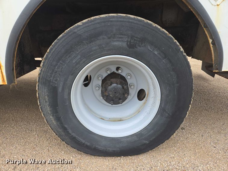 image for item DT7215 1995 Freightliner FL70 bucket truck