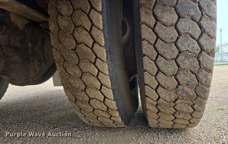 image for item DT7215 1995 Freightliner FL70 bucket truck