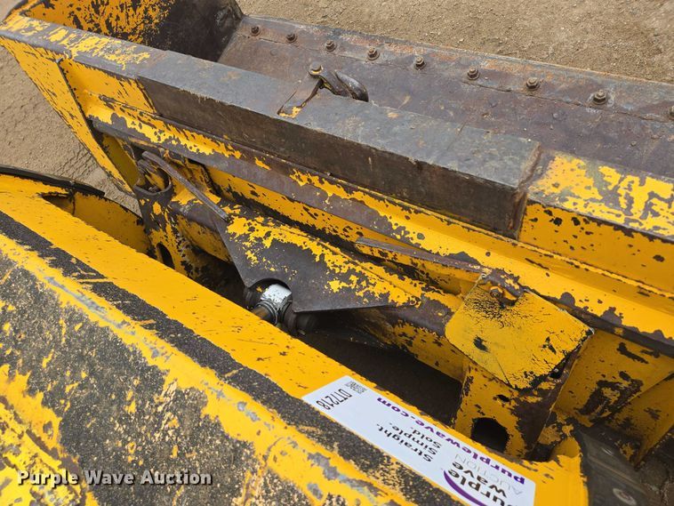 image for item DT7218 1980 Clark Bobcat 732 skid steer loader