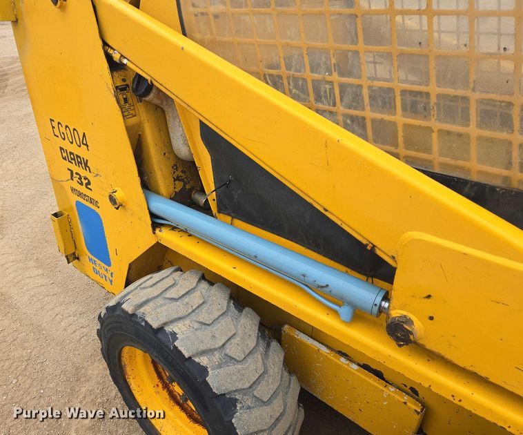 image for item DT7218 1980 Clark Bobcat 732 skid steer loader