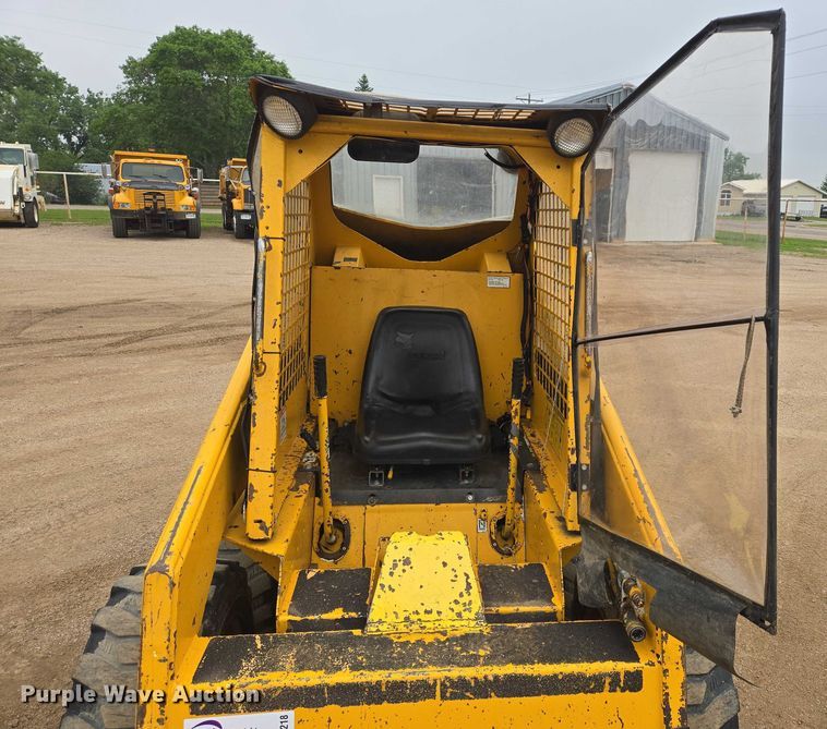 image for item DT7218 1980 Clark Bobcat 732 skid steer loader