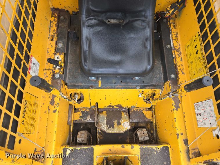 image for item DT7218 1980 Clark Bobcat 732 skid steer loader