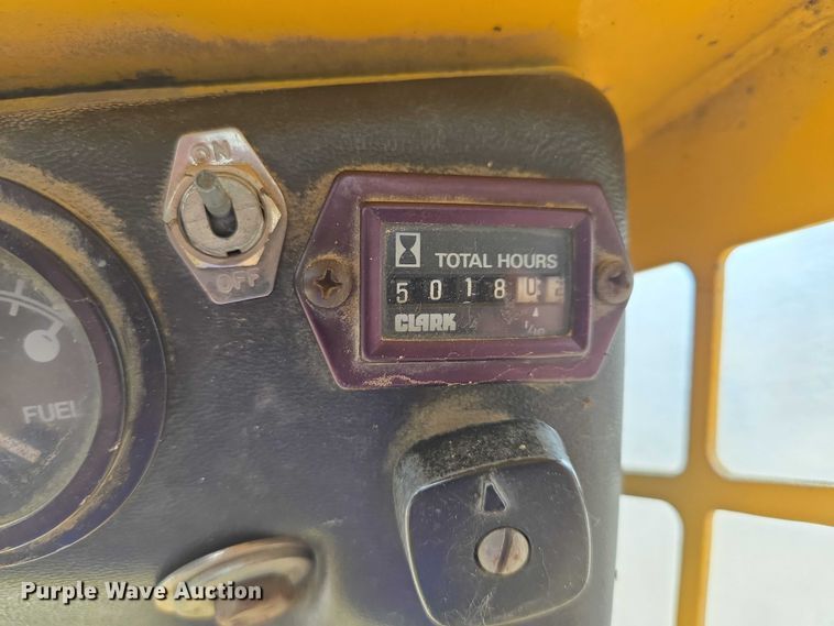 image for item DT7218 1980 Clark Bobcat 732 skid steer loader