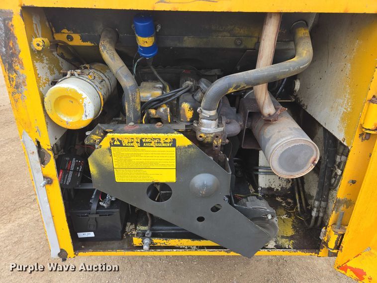 image for item DT7218 1980 Clark Bobcat 732 skid steer loader