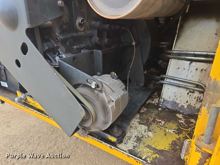 image for item DT7218 1980 Clark Bobcat 732 skid steer loader