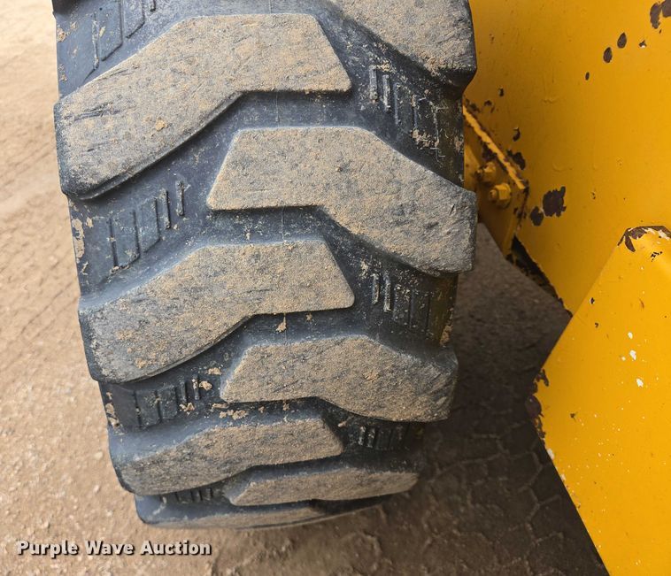 image for item DT7218 1980 Clark Bobcat 732 skid steer loader