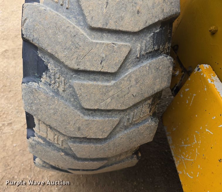 image for item DT7218 1980 Clark Bobcat 732 skid steer loader