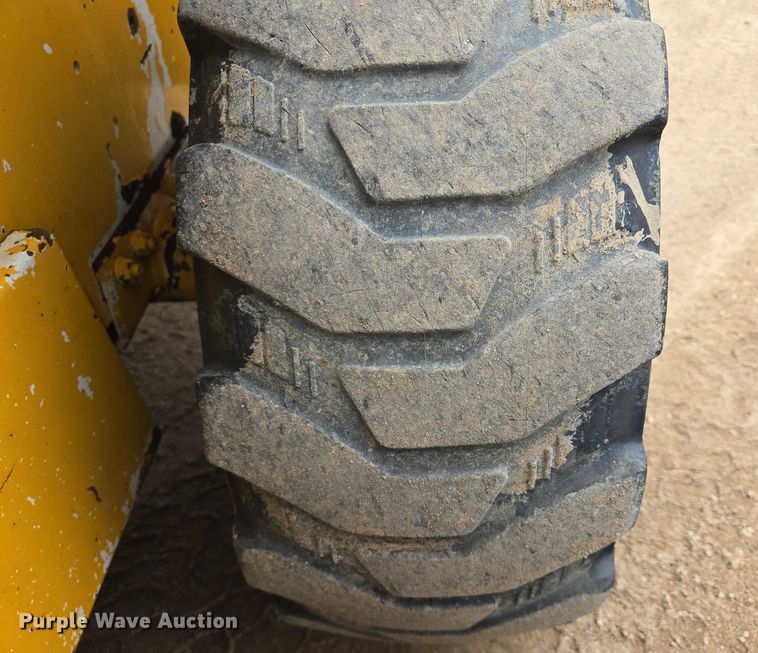 image for item DT7218 1980 Clark Bobcat 732 skid steer loader