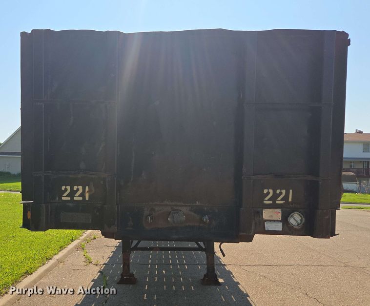 image for item DU7774 1979 Fontaine flatbed trailer