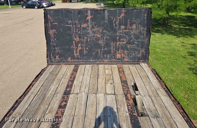 image for item DU7774 1979 Fontaine flatbed trailer