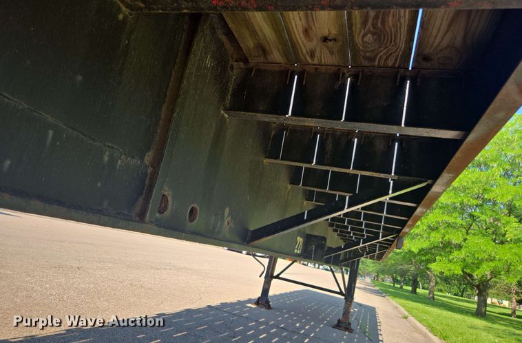 image for item DU7774 1979 Fontaine flatbed trailer