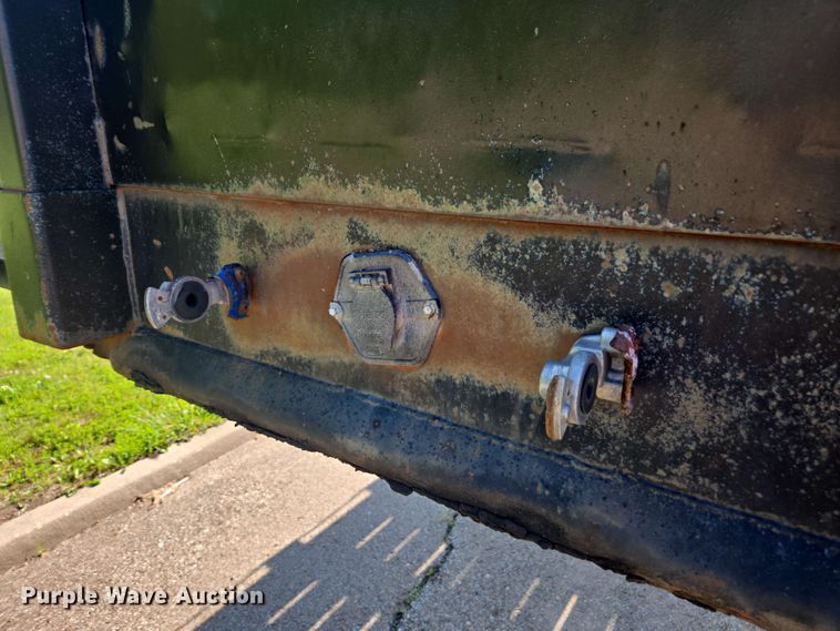 image for item DU7774 1979 Fontaine flatbed trailer