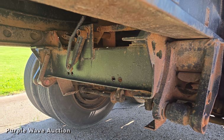 image for item DU7774 1979 Fontaine flatbed trailer