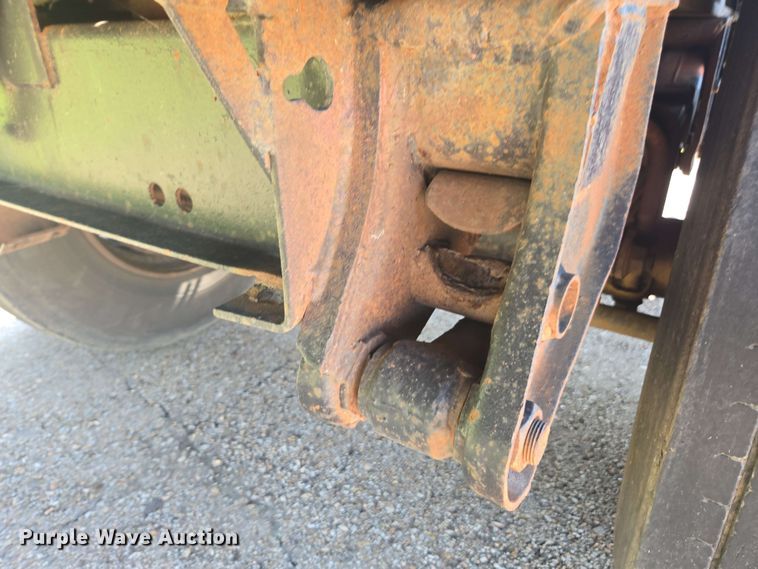 image for item DU7774 1979 Fontaine flatbed trailer