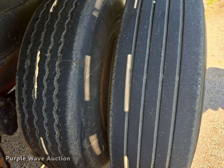 image for item DU7774 1979 Fontaine flatbed trailer