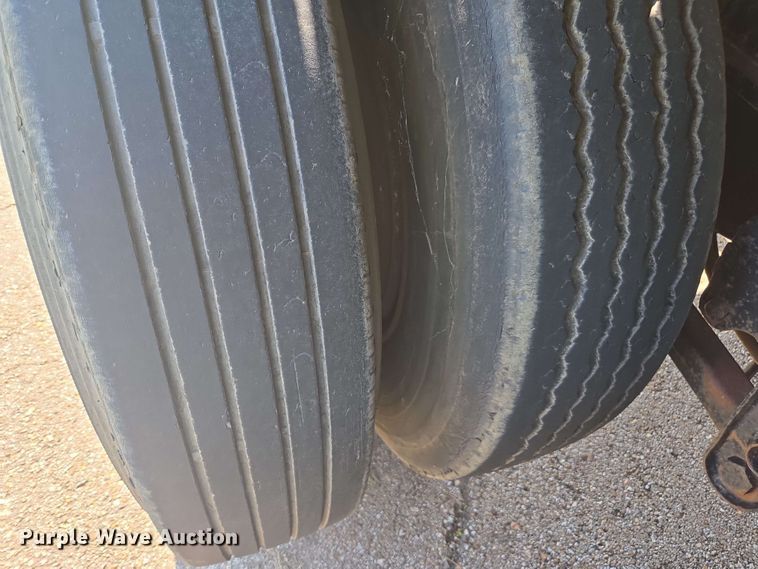 image for item DU7774 1979 Fontaine flatbed trailer