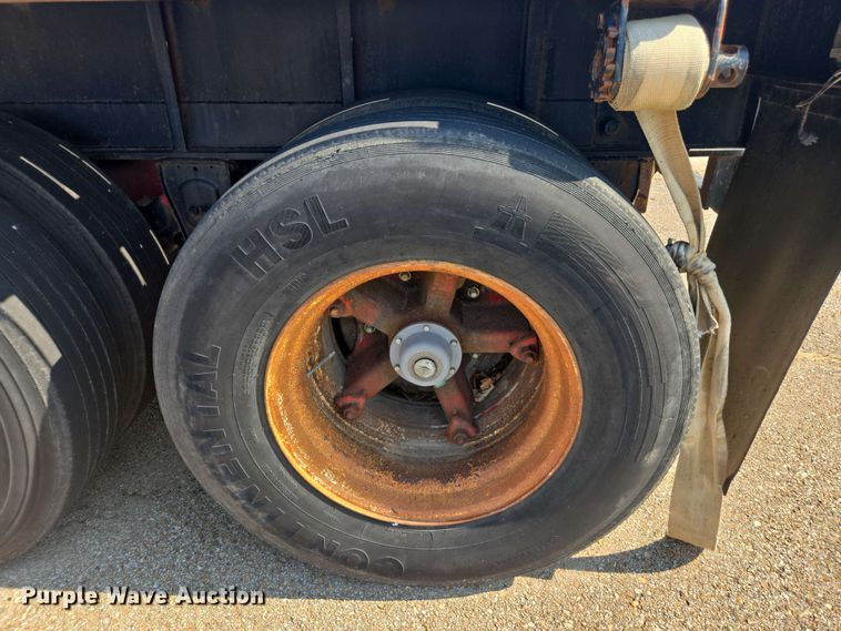 image for item DU7774 1979 Fontaine flatbed trailer