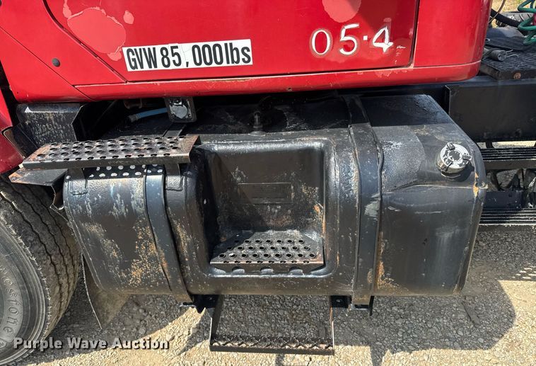 image for item DU7831 2002 International 2574 semi truck