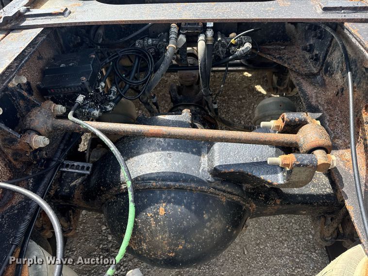 image for item DU7831 2002 International 2574 semi truck