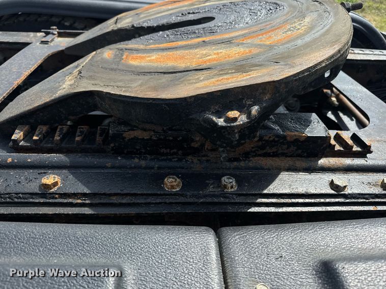 image for item DU7831 2002 International 2574 semi truck