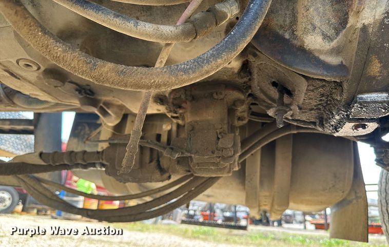 image for item DU7831 2002 International 2574 semi truck