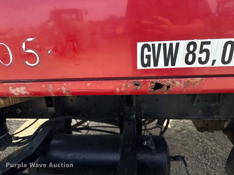 image for item DU7831 2002 International 2574 semi truck