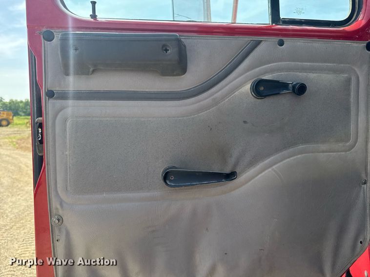 image for item DU7831 2002 International 2574 semi truck